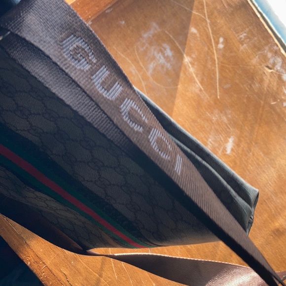 I don’t want it I got a new Louie Vuitton bag - Picture 2 of 6